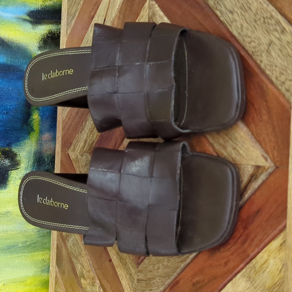 Liz Claiborne brown waffle woven slide on 7.5